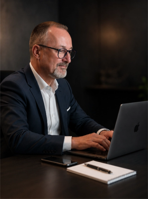 thomas-joerger-desk Thomas Jörger – Premium Executive & Tech Assistant für CISOs und IT-Leiter
